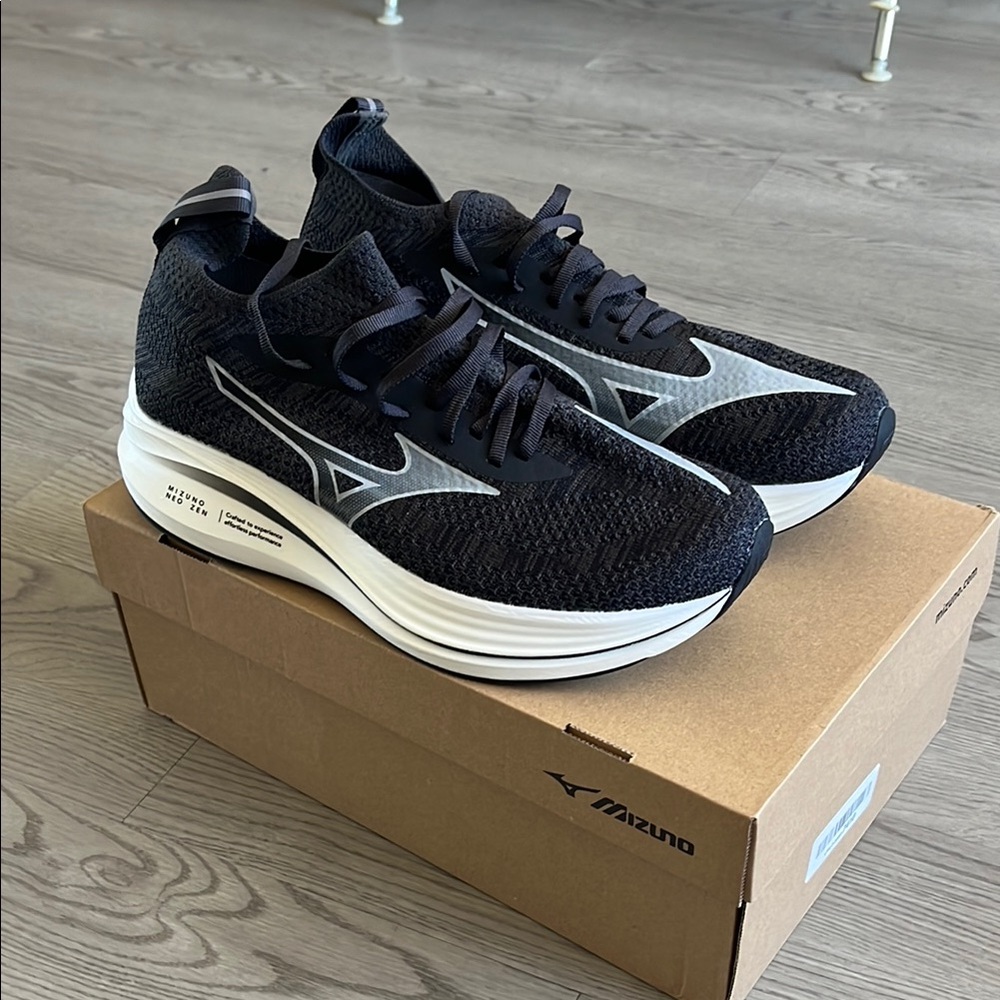 Mizuno neo zen Black and Gray Men's Athletic Shoes